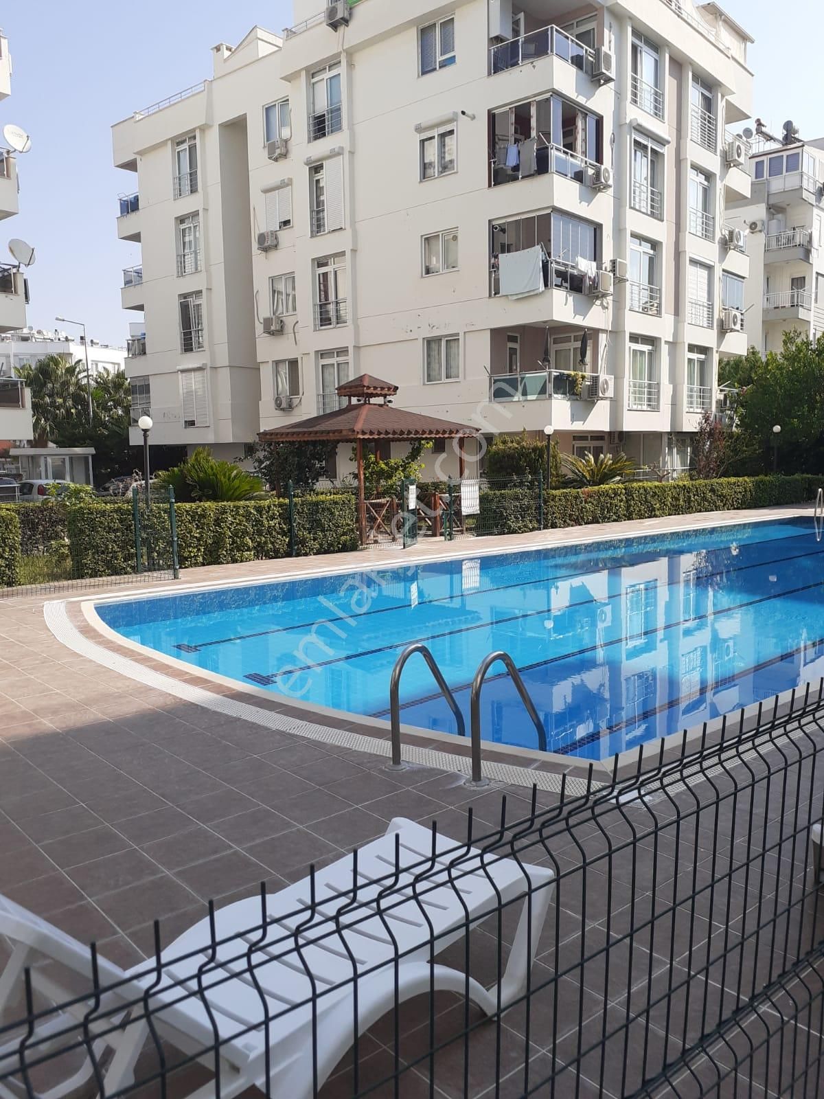 Hurmada Merkezi Konumda Yüzme Havuzlu 2+1 Giriş Kat Eşyalı Kiralık Daire