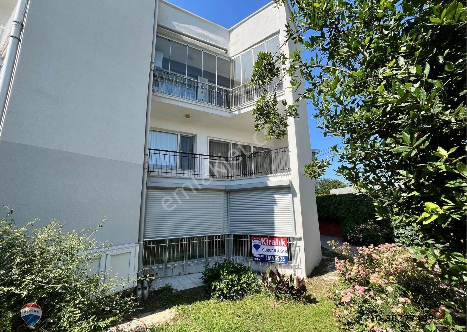 Karaova'da Belde Sitesi'nde Plaja Sıfır Kiralık 2+1 Eşyalı Daire