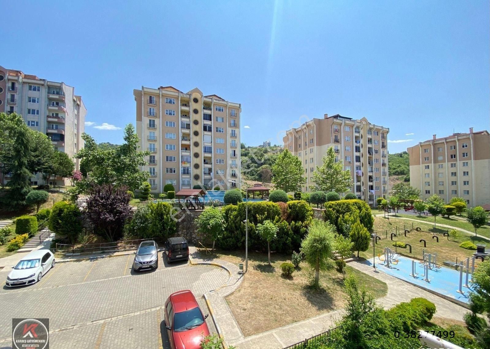 Karamürsel Kent Konutlarda 3+1 Satılık Ara Kat Daire Kardeş Gayrimenkul