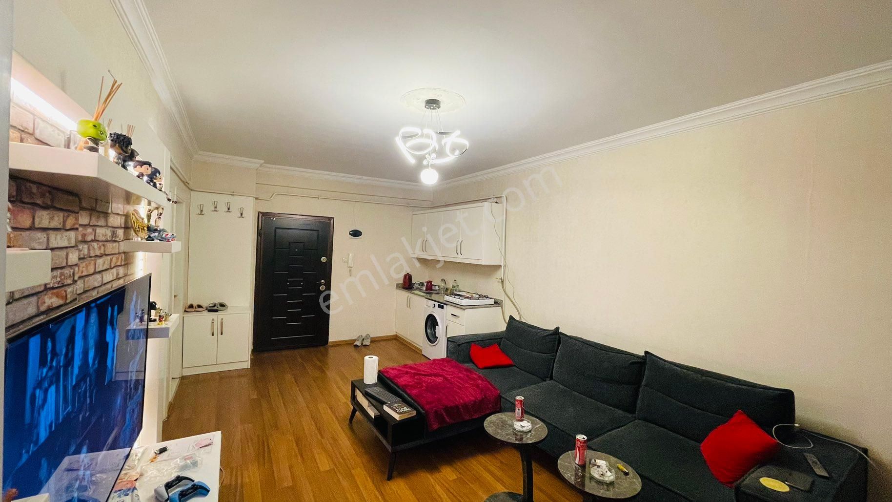 Mücahitler’de Eşyalı, Geniş Balkonlu 1+1 Satılık Daire