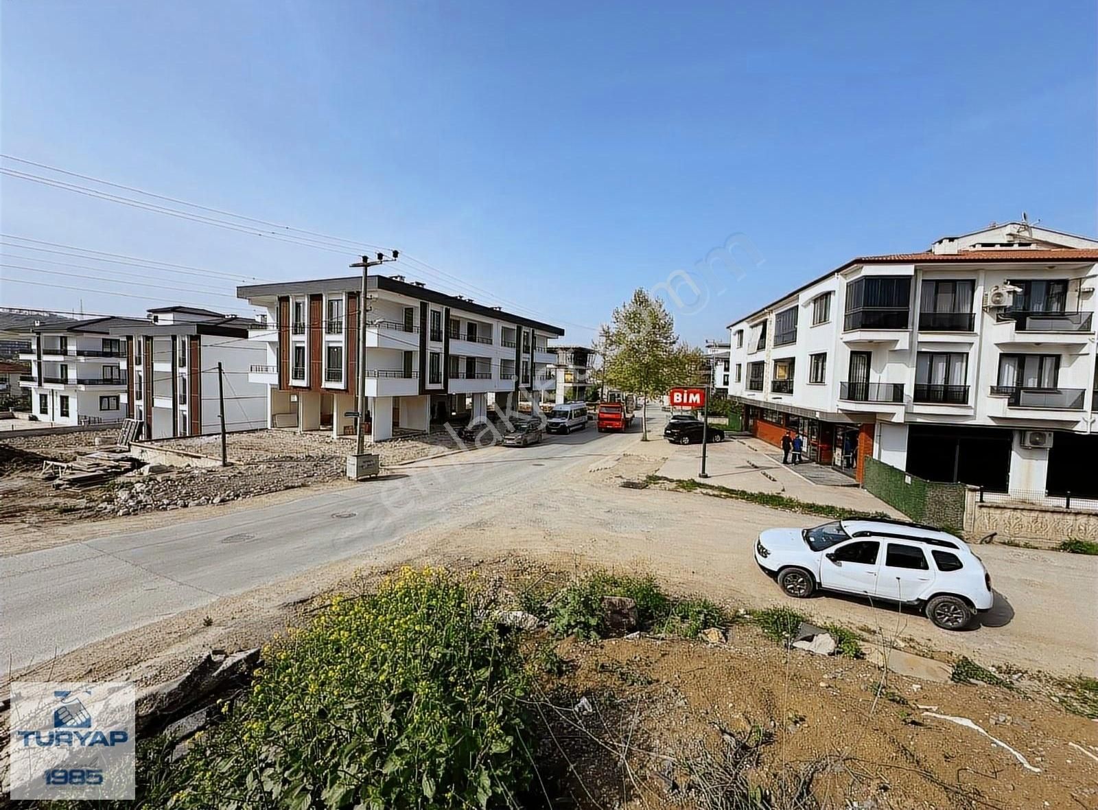 Yalova Merkezde Cadde Üzeri Satılık Köşe Arsa