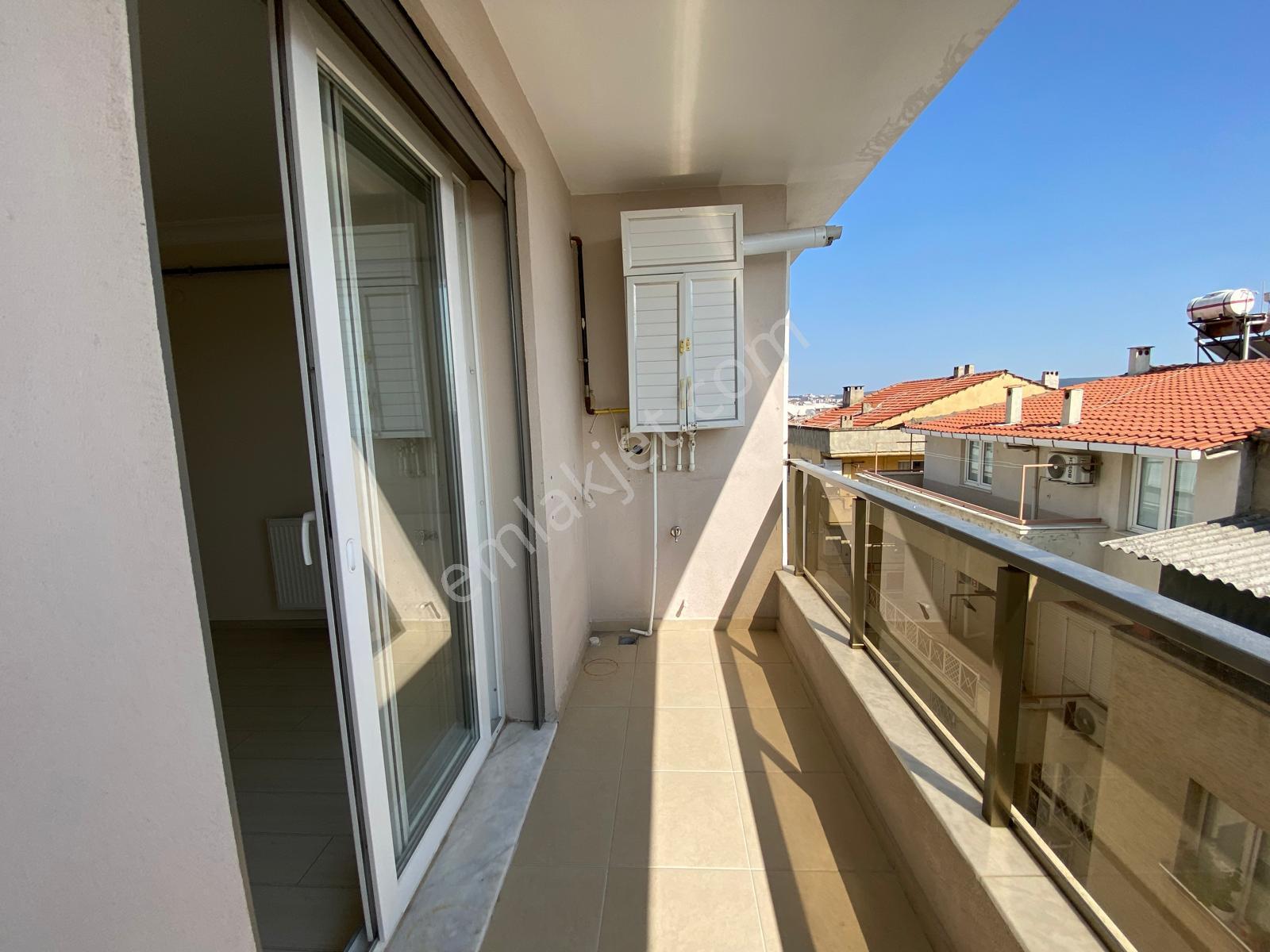 Buca İşçievleri'nde; Konak Ve Şirinyer'e Çok Yakın Kiralık Kullanışlı 2+1 Daire - Görsel 26