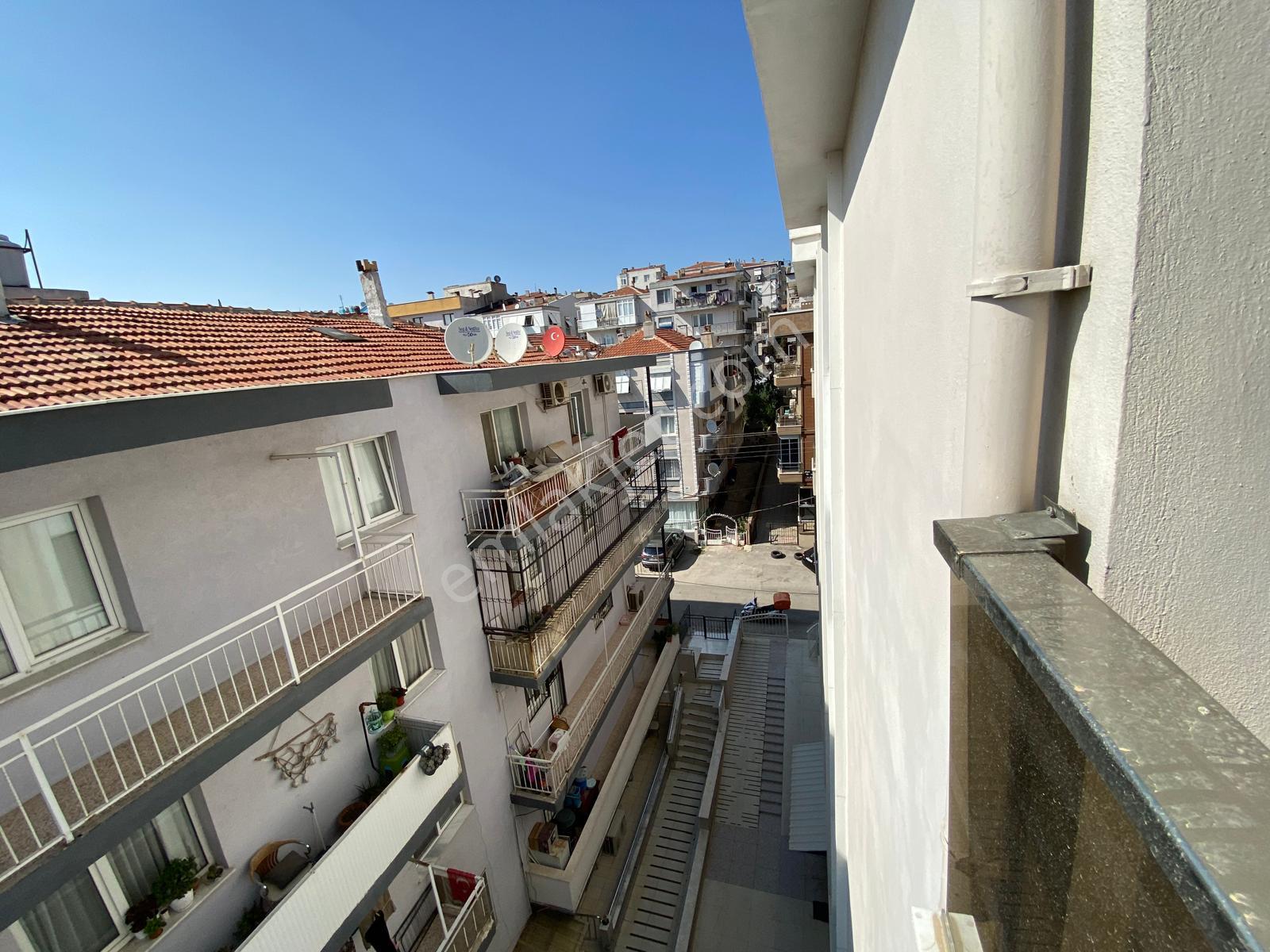 Buca İşçievleri'nde; Konak Ve Şirinyer'e Çok Yakın Kiralık Kullanışlı 2+1 Daire - Görsel 31