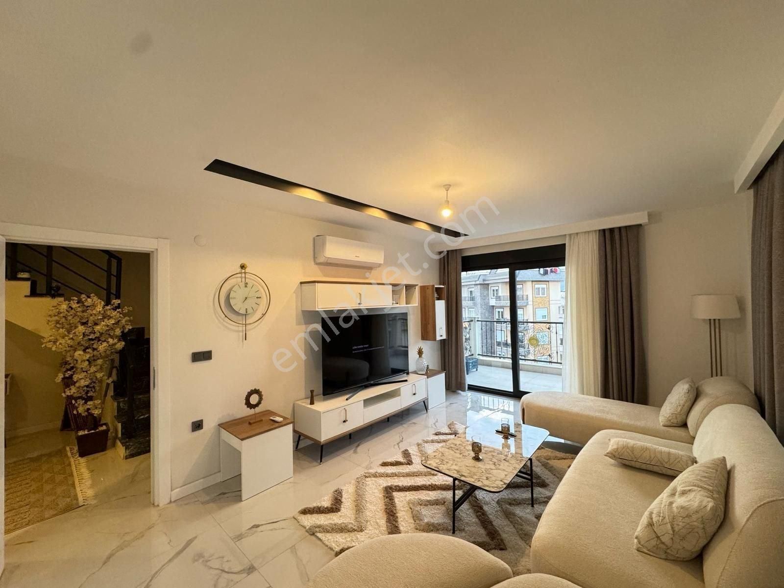 Alanya Oba'da Havuzlu Site İçerisinde 4+1 Satılık Dubleks Daire