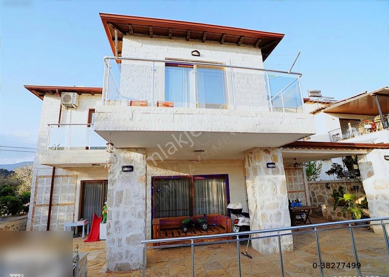 Kaş Bayındır Mahallesinde Havuzlu Müstakil Villa