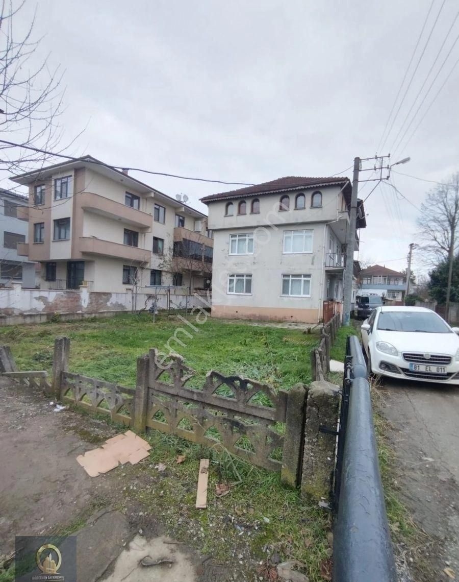 Azmimilli De Satılık Apartman Ve Arsa