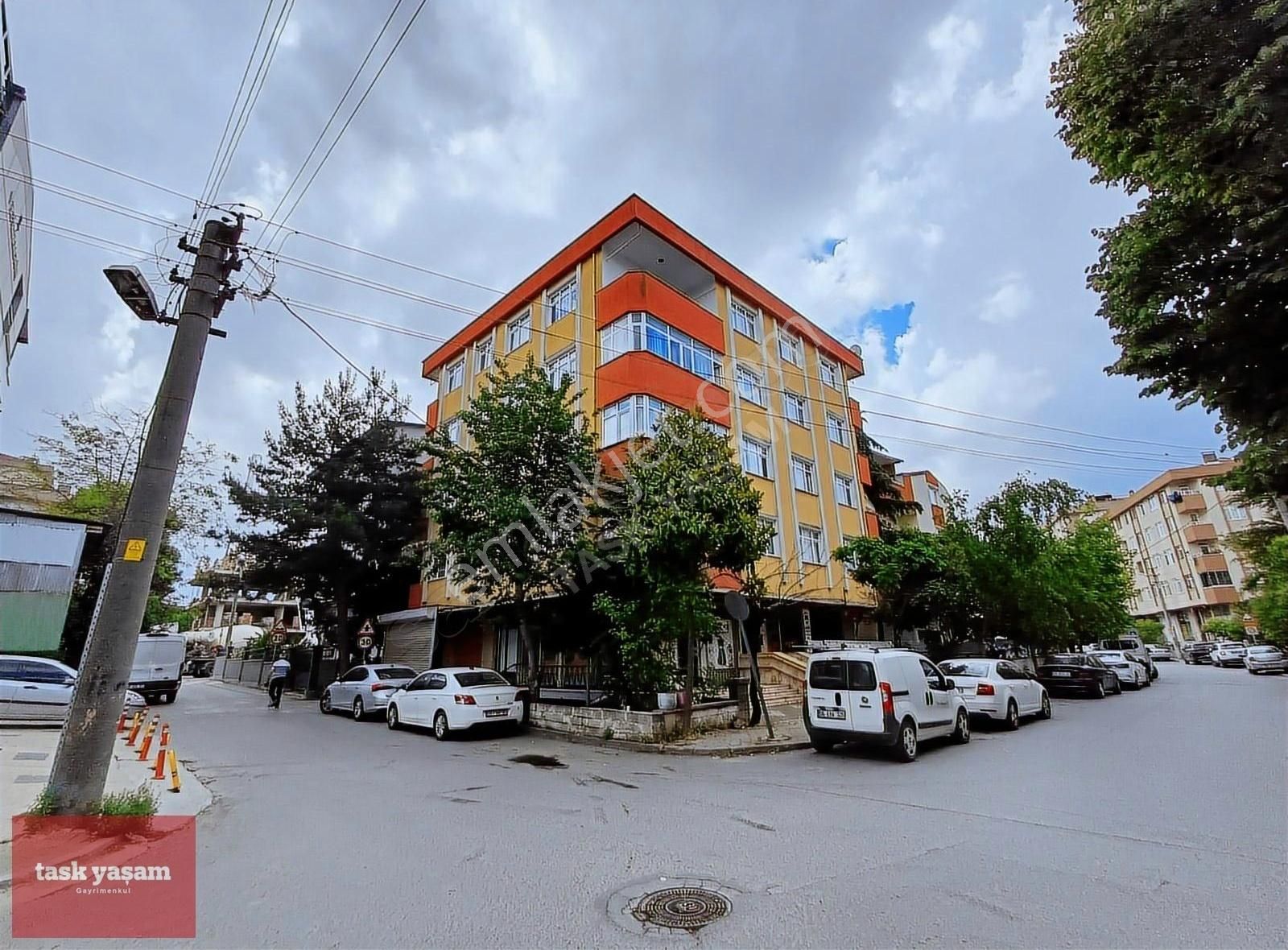 Gebze Arapçeşme Mahallesi'nde 3+1 Arakat Satılık Daire