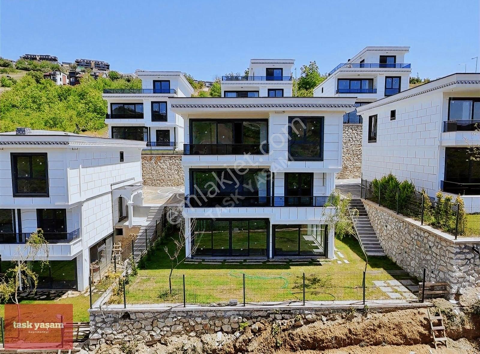 Task Yaşam`kabaoğlunda Havuzlu 5+1 3 Kat 360m2 Fırsat Villa