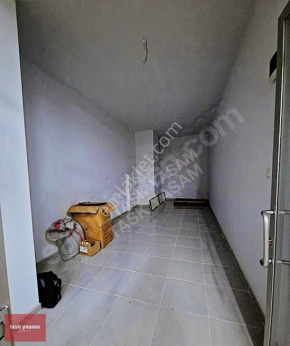 Halaskargazi Küçükbahçe Sokakta 20m2 Satılık Dükkan