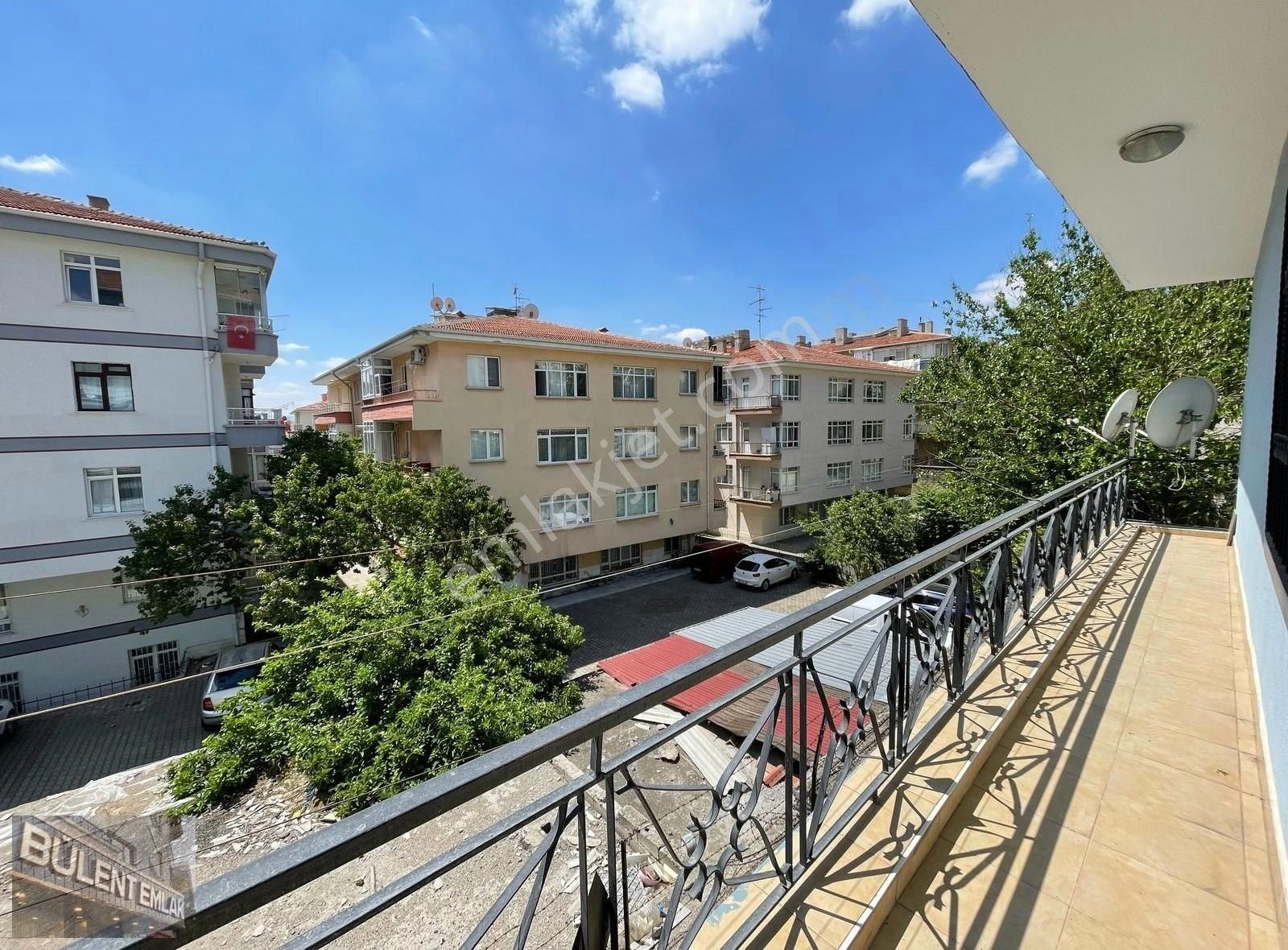 Etlikte Salon Bağımsız 1. Katta 3+1 Geniş Daire