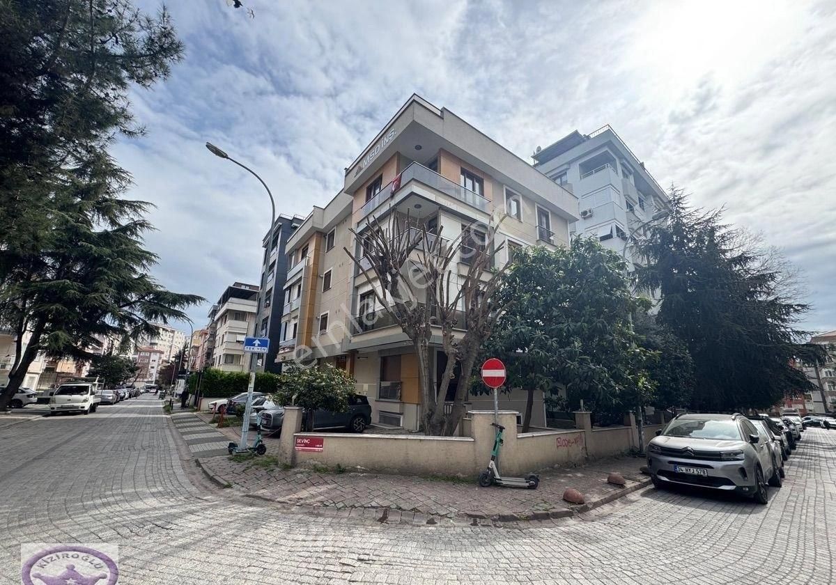 Süreyyaplajı Marmaray Minibüs Arası 2 Banyolu Balkonlu Panjurlu Arakat 3+1