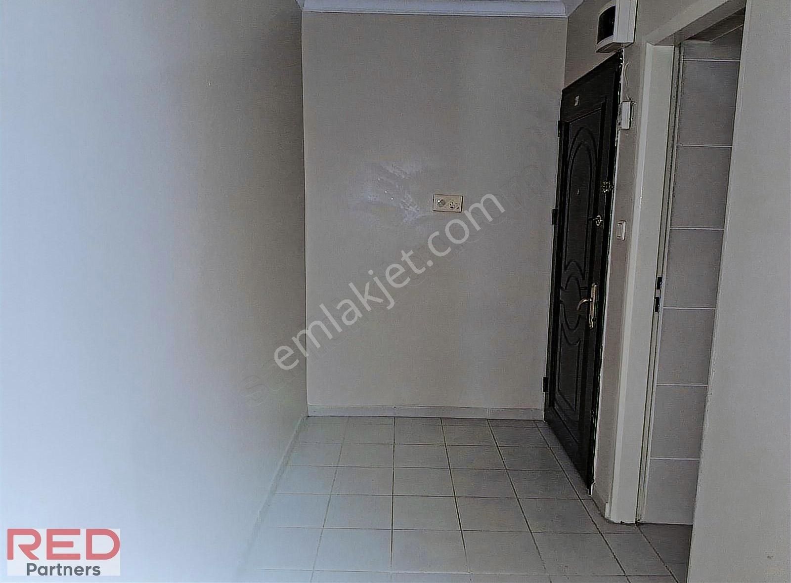 Tuzla Yaşam'da Güvenlikli, Havuzlu Sitede Boş 3+1 Satılık Daire!