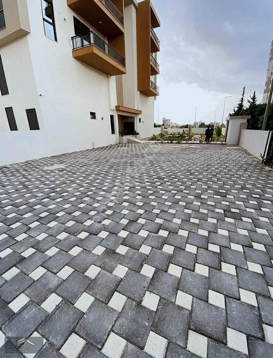 2+1 115 M2 Havuzlu Asansörlü 1.sınıf İşçilik Satılık Daire - Görsel 2