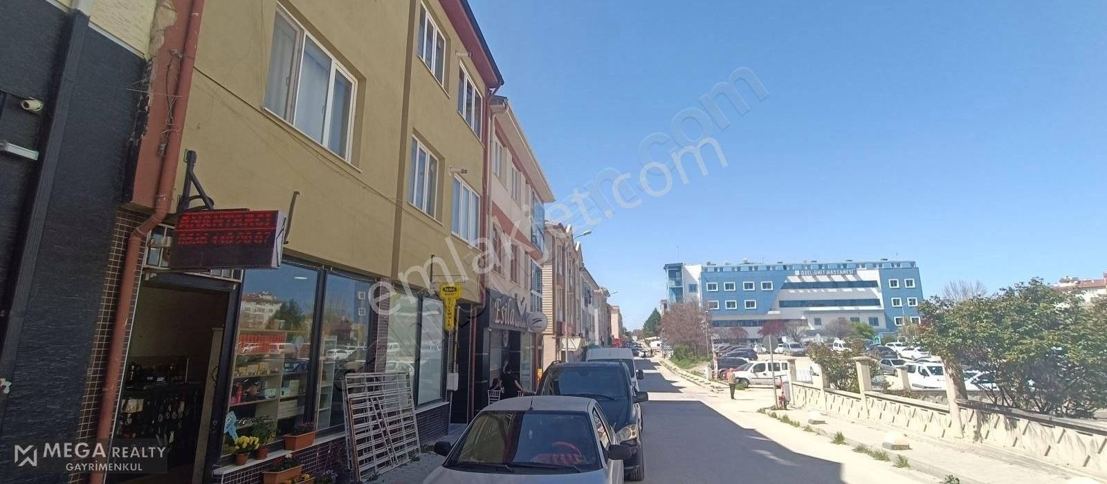 Mega Realty'den Batıkent Ümit Karşısında Satılık Dükkan
