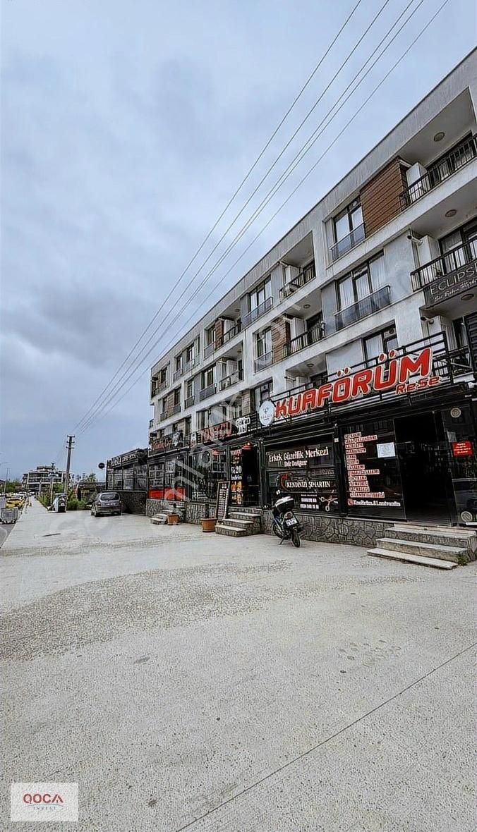 Üniversite Bölgesi Becı Cadde Üzeri