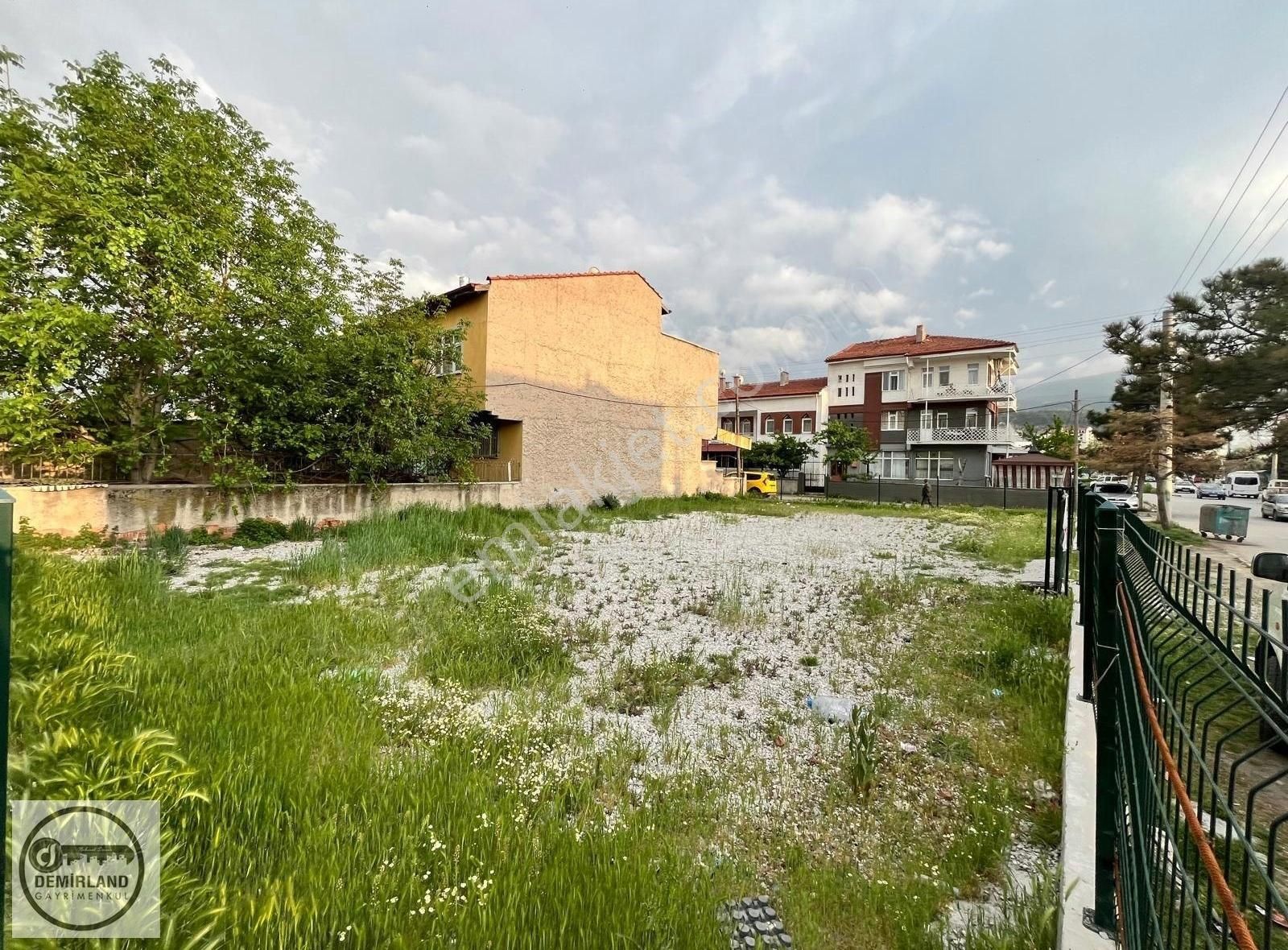 Demirland'dan Kiralık Osmangazi Mahallesinde 399 M2 Arsa