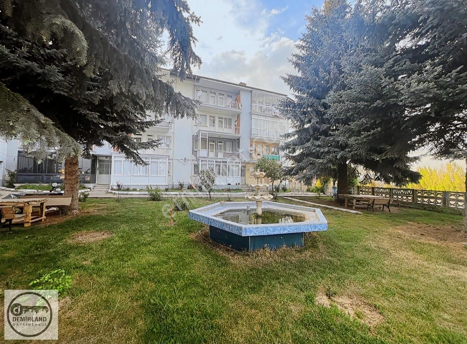 Demirland'dan Satılık Yoncalı 'da Bahçeli Site İçinde 2+1 Daire
