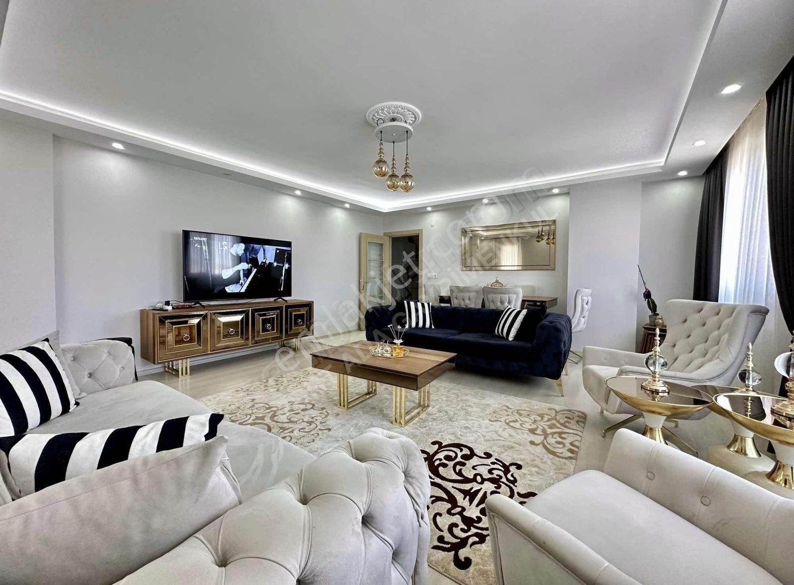 İstasyon Caddesine Cephe 4+1 220m² Asansörlü Manzaralı Dubleks