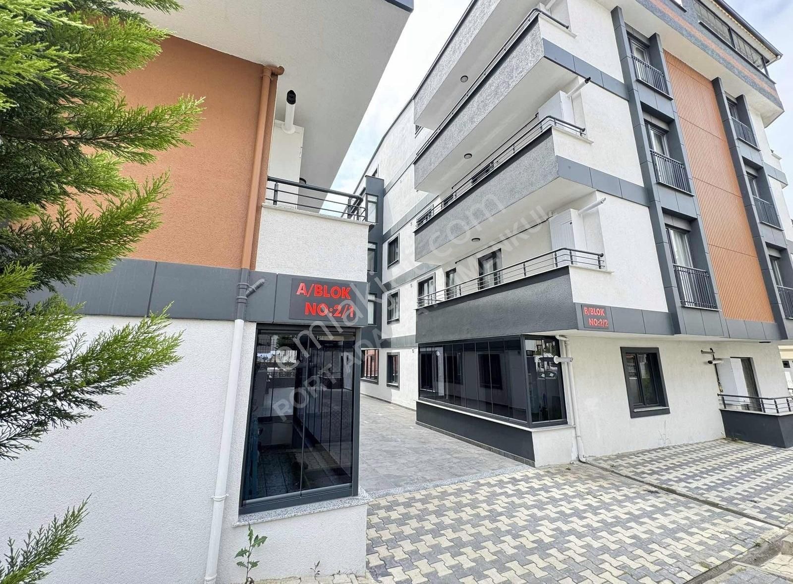 Bayramoğlu Site İçi 3+1 120m² Lüks Asansörlü K.otoparklı Ara Kat