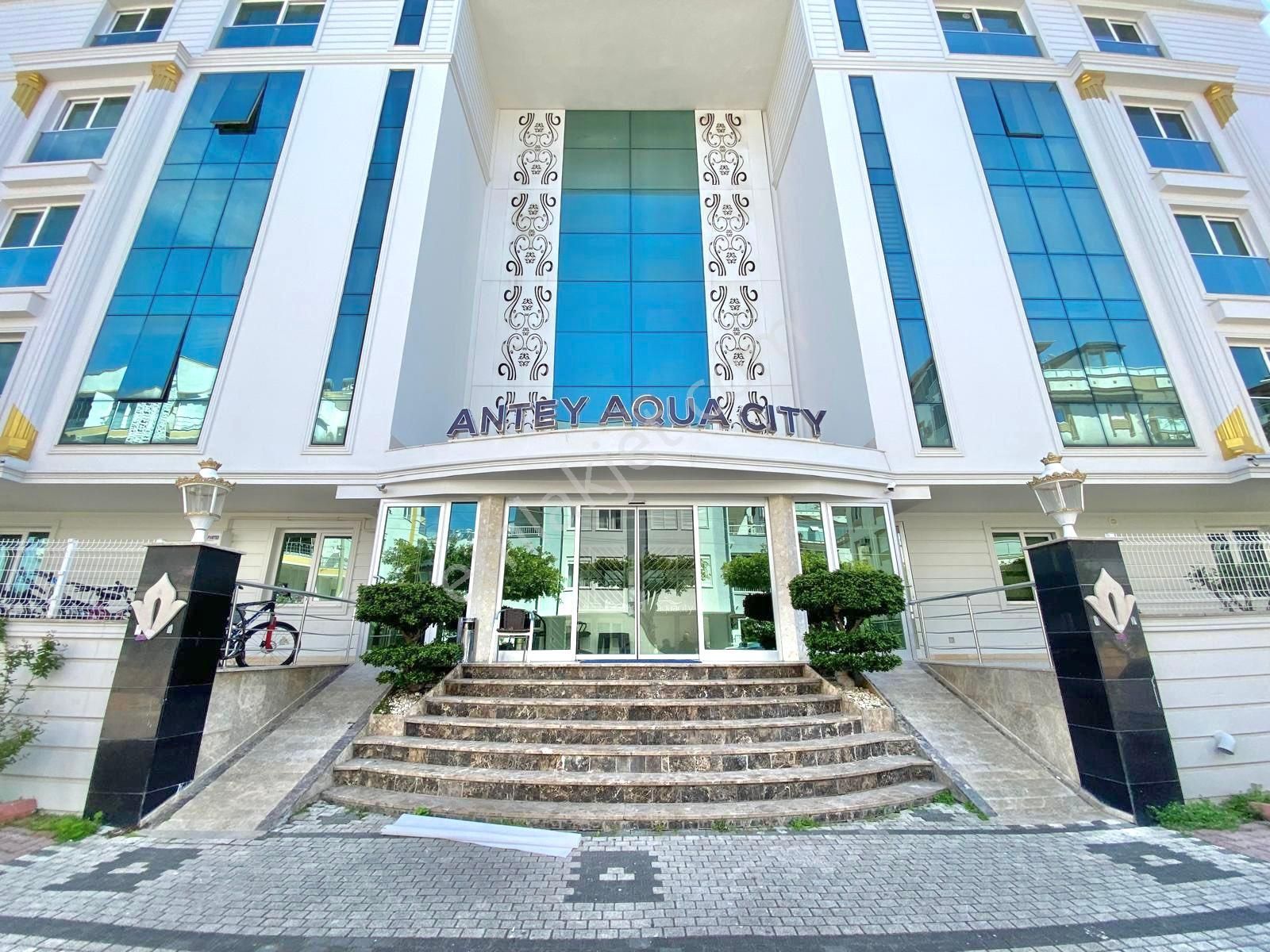 Konyaaltı Limanda Satılık Arakat Stüdyo Daire