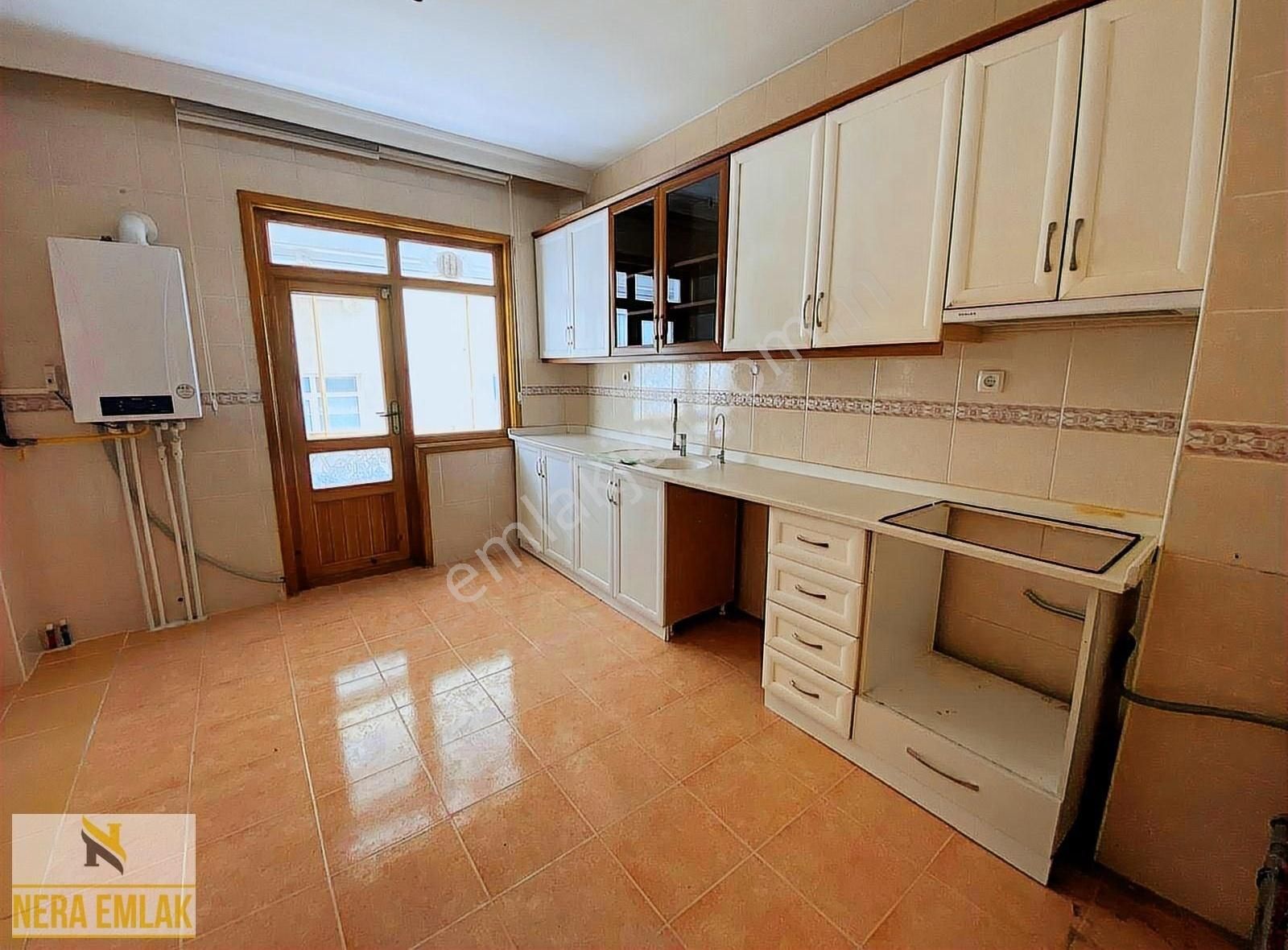 Bağcı Cad Üzeri Katta Asansör İskan E.banyo K.otopark 165 M2 4+1
