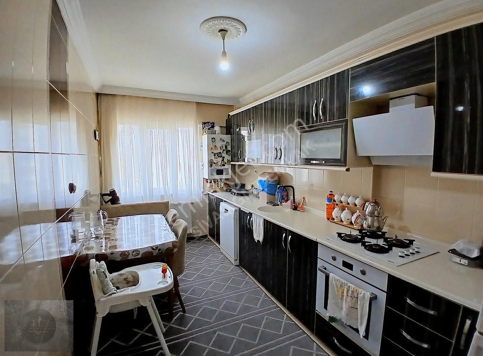 Sivas Gmt Emlak'tan Yeninumune Civarı Satılık Full Yapılı Daire