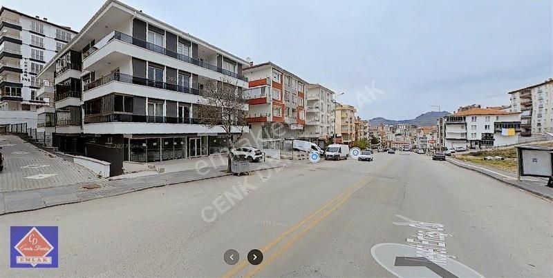 Neşet Ertaş Cd. Komple Araç Takasına Uygun 330m² / Depolu Dükkan