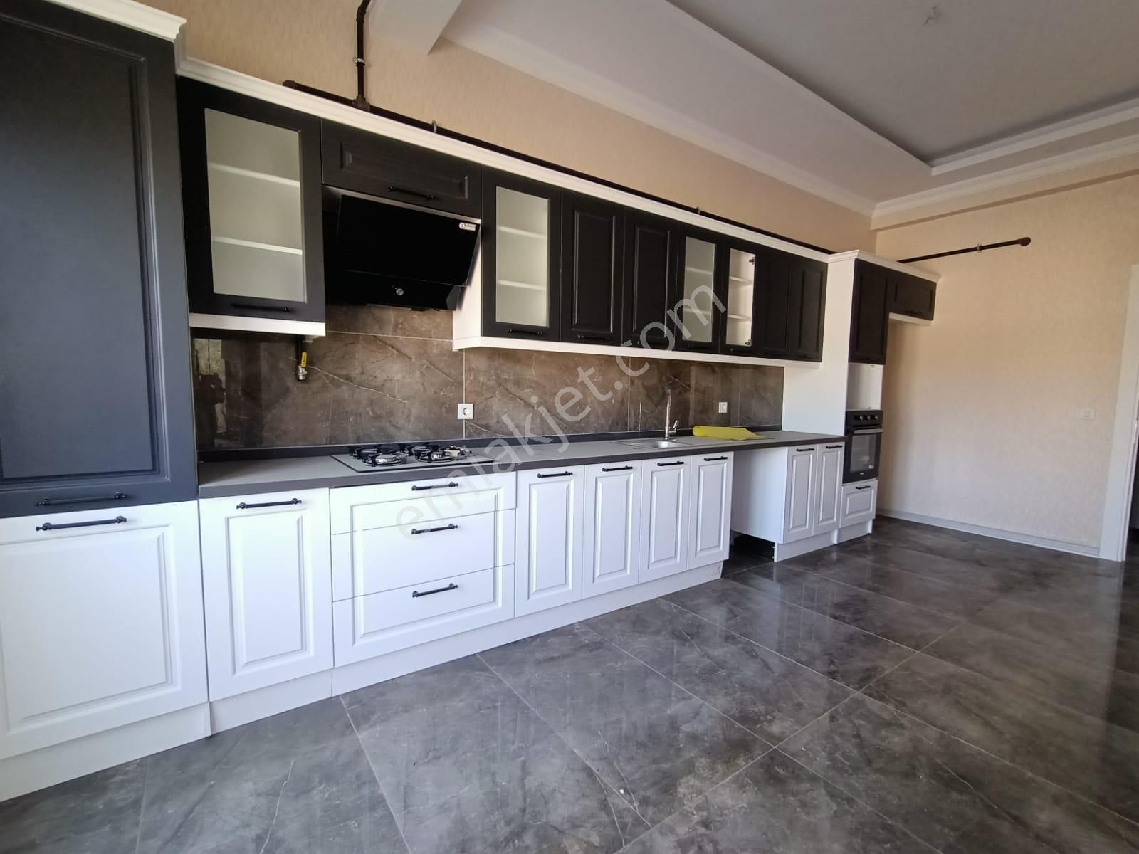 Uygar Gayrimenkul Edremit Kadıköy 3+1 Satılık Sıfır Muhteşem Daire
