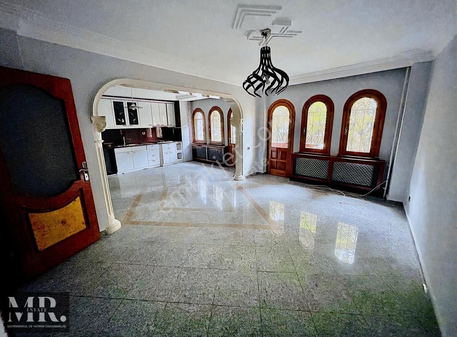Mr.estate - Şehir Merkezinde 5+1 Kapalı Garajlı Müstakil Ev