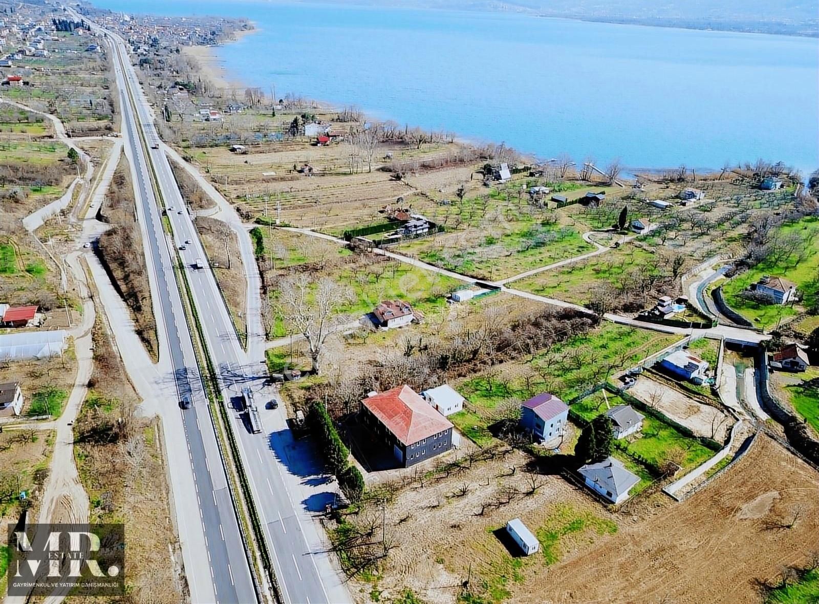 Mr.estate - Eşme'de D-100 Yanı Göl Kenarı 3478 M2 Satılık Arsa