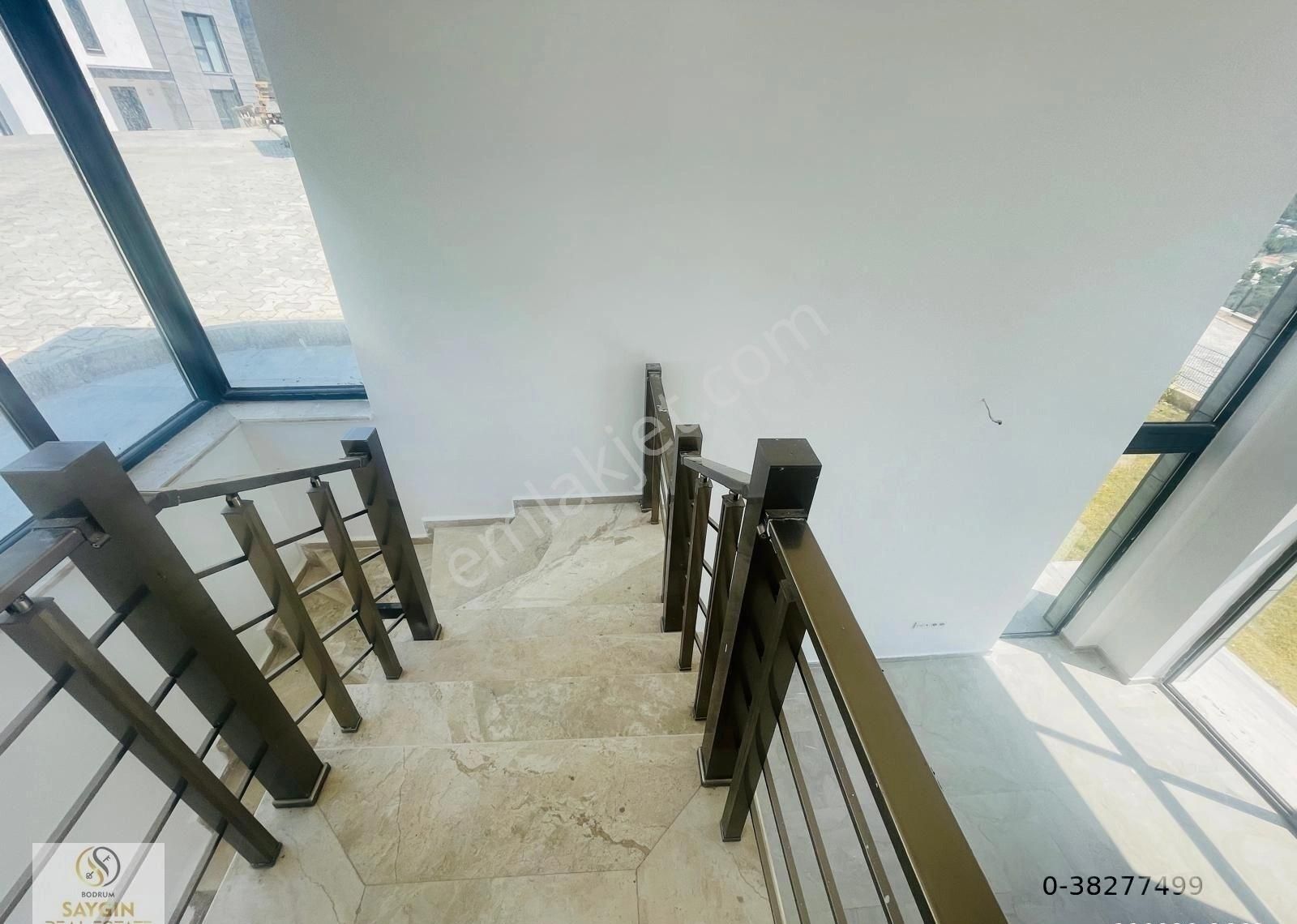 Deniz Manzaralı, Özel Plajlı, Güvenlikli Site , 3 Banyolu Villa