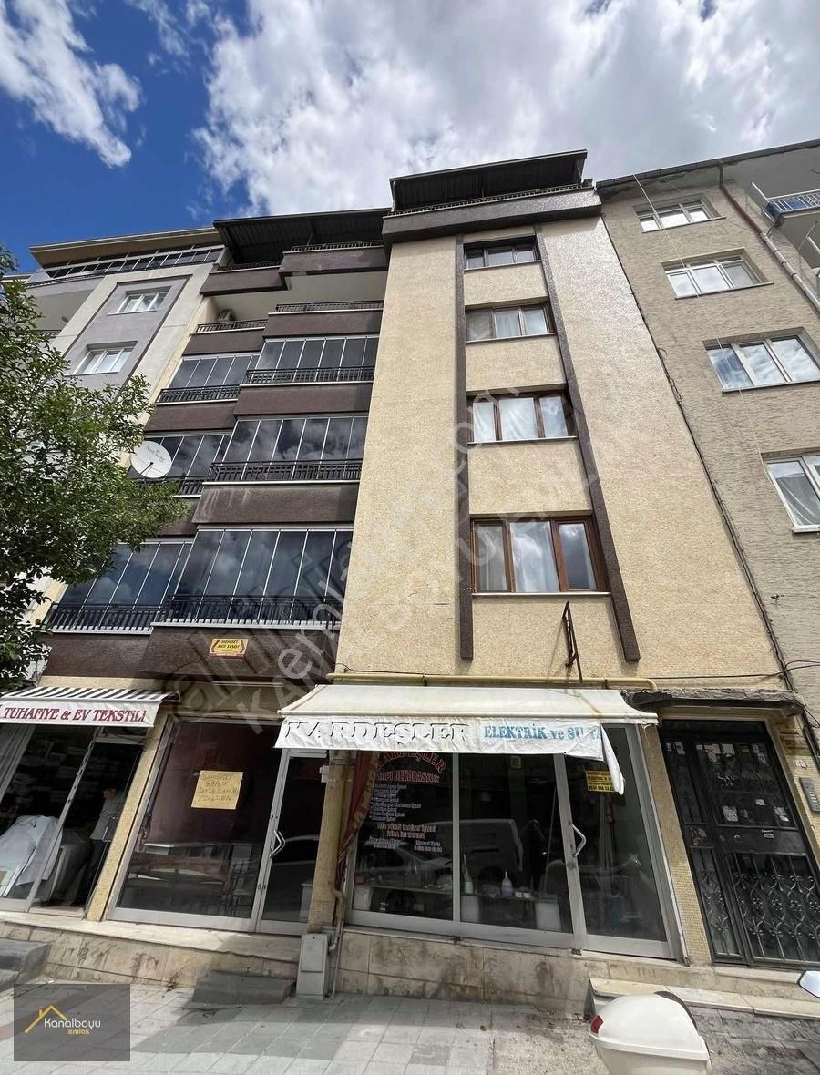 Kanalboyu Emlak'tan Başharıkta 2+1 Satılık Daire