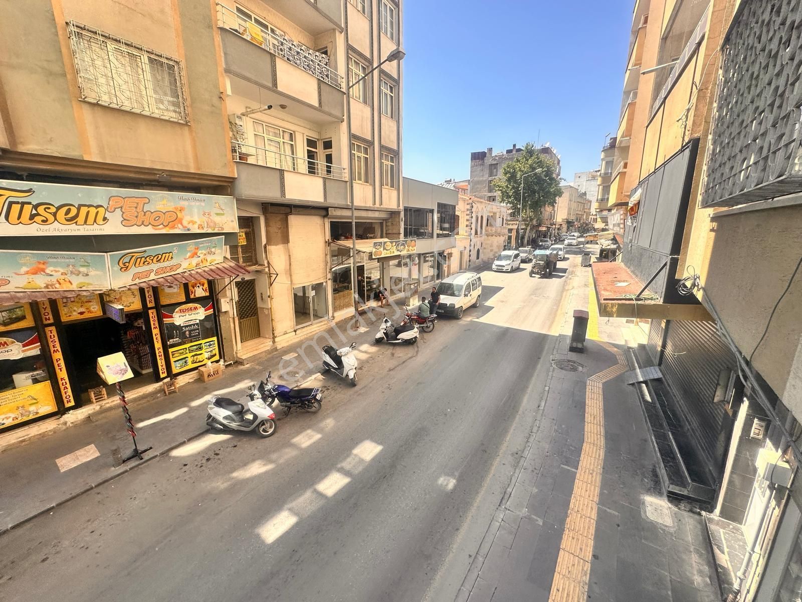 Hadi Gayrimenkul Ve Haritadan Çarşı Merkez Nemika Caddesi Üzerinde Satılık Geniş 3+1 Daire