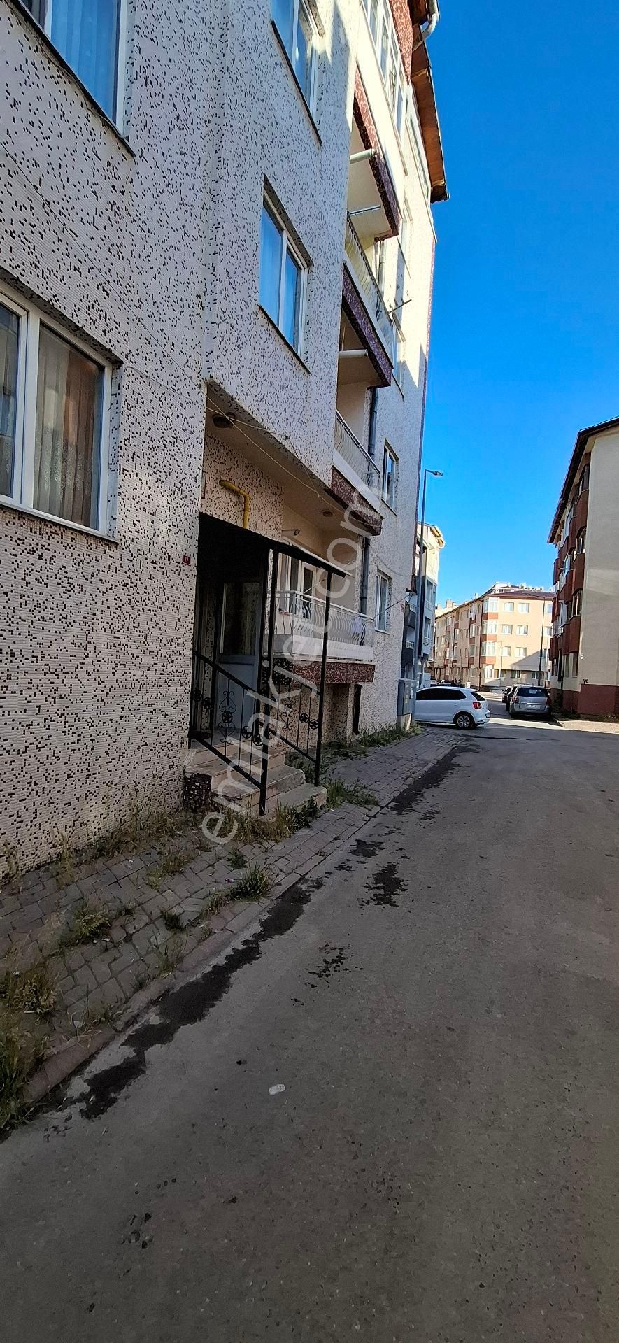 Eslem Gayrimenkulden Merkezi Konumlu Geniş 3+1 Daire