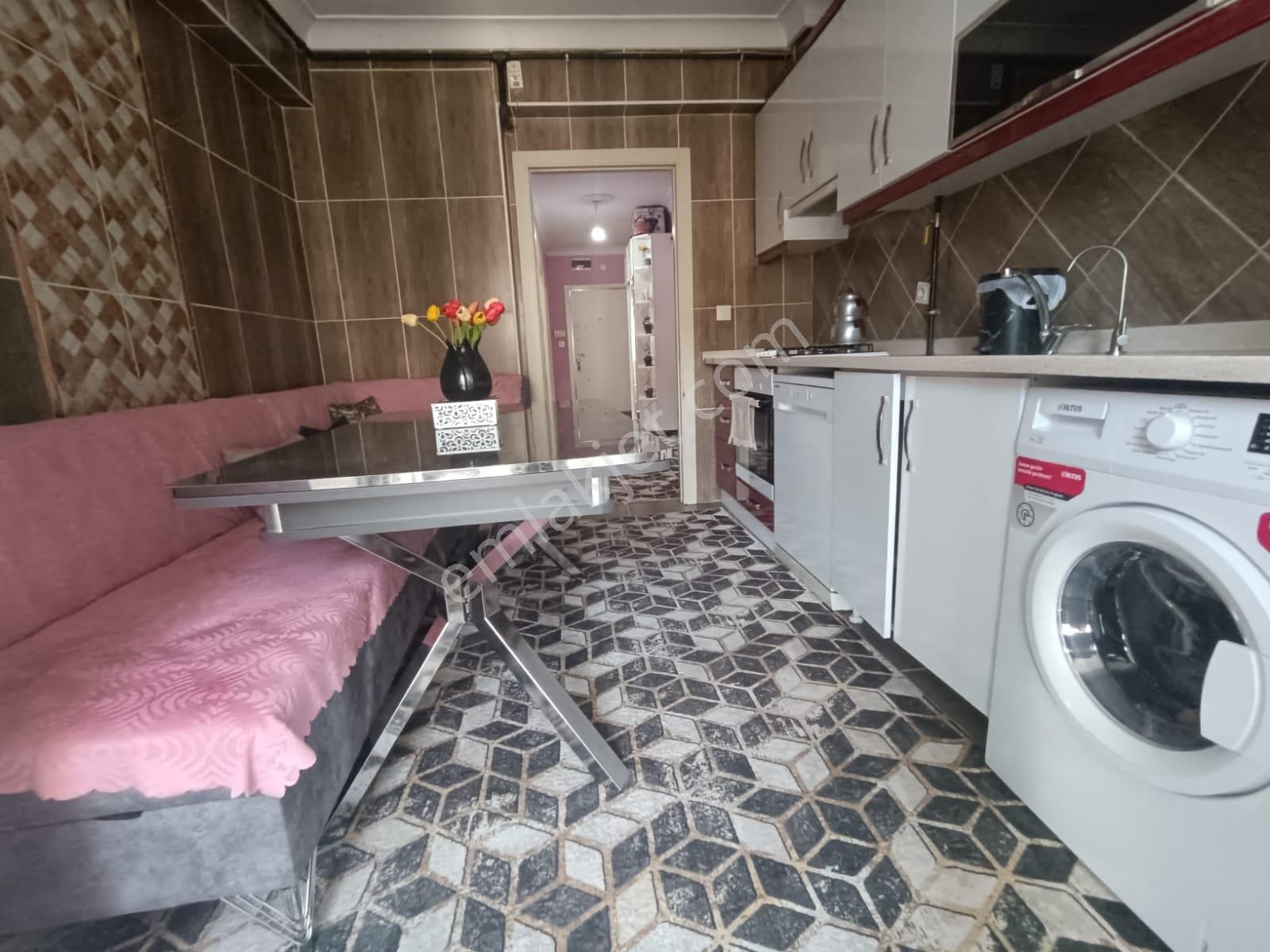 Yükseltepe Mahallesi Cadde Yakını Cam Balkonlu 1.kat Ara Kat 3+1 130 M2 Satılık Daire