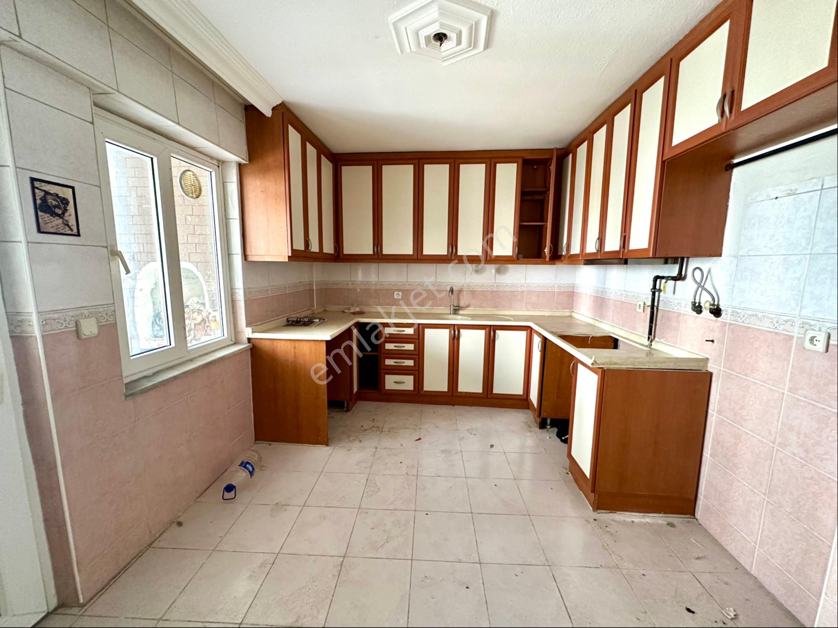 Akkonak Caddeüstü 3+1 135 M2 20 Yıllık Fırsat Asansörlü Daire