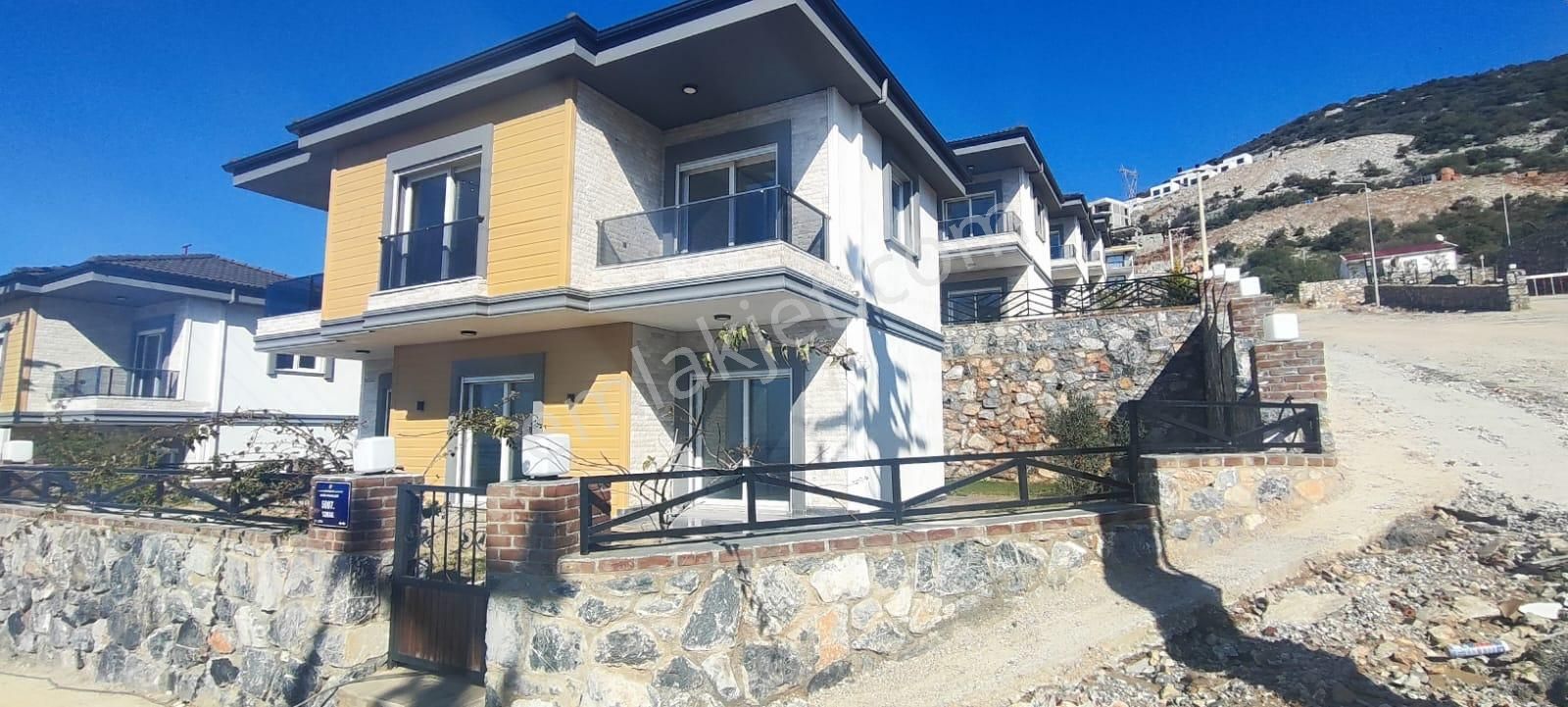 Panaromik Deniz Manzaralı Tam Müstakil Villa