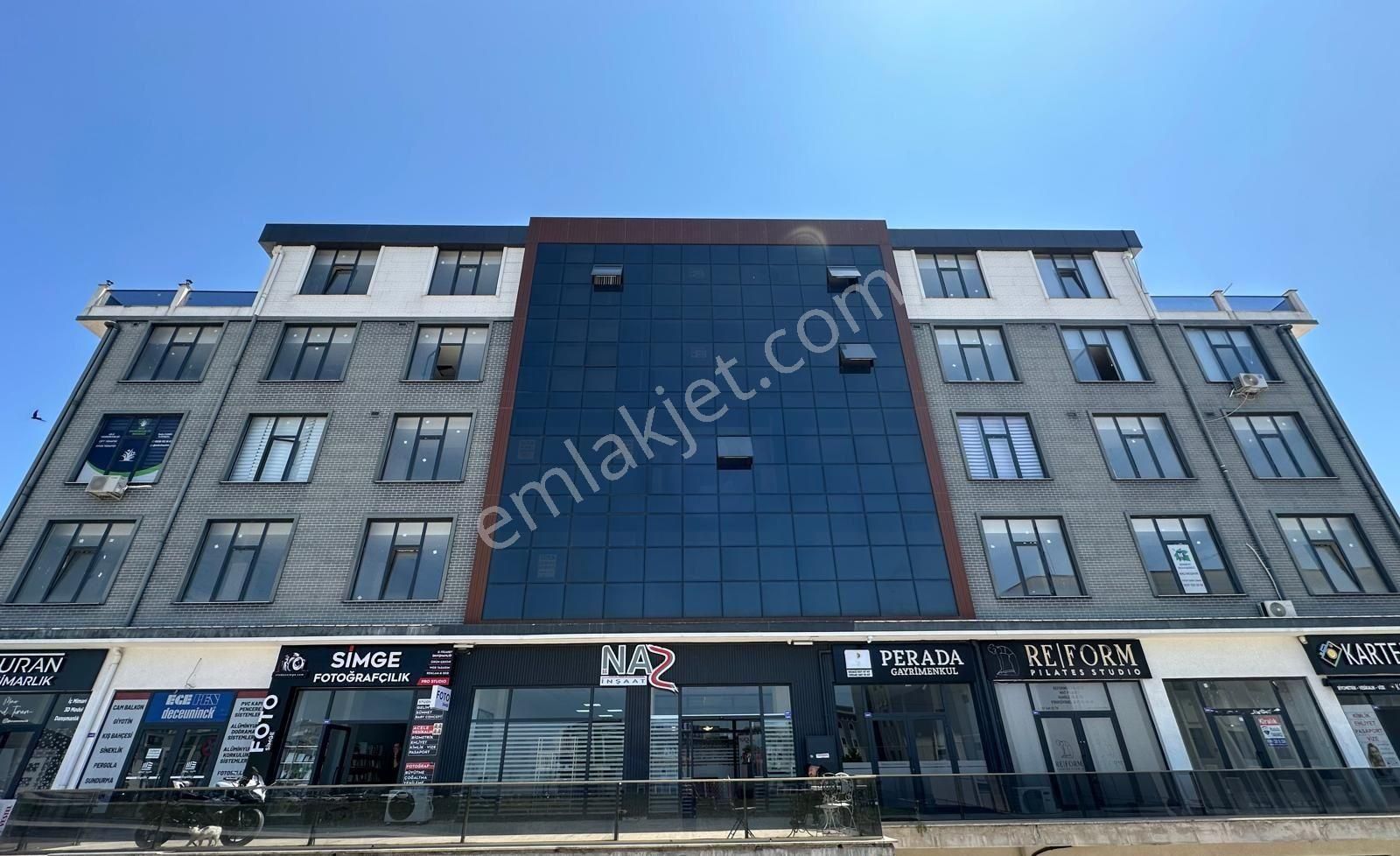 Kartepe Kent İş Merkezinde Prestijli Cadde Cepheli Kiralık Dükkan