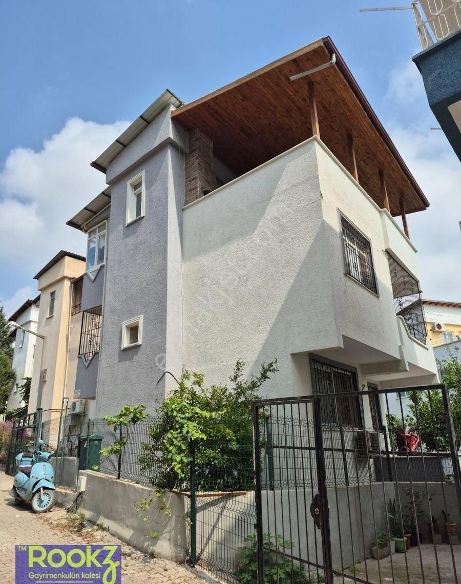 Şahintepesi Şekerköy Sitesi Satılık Müstakil Tripleks Ev