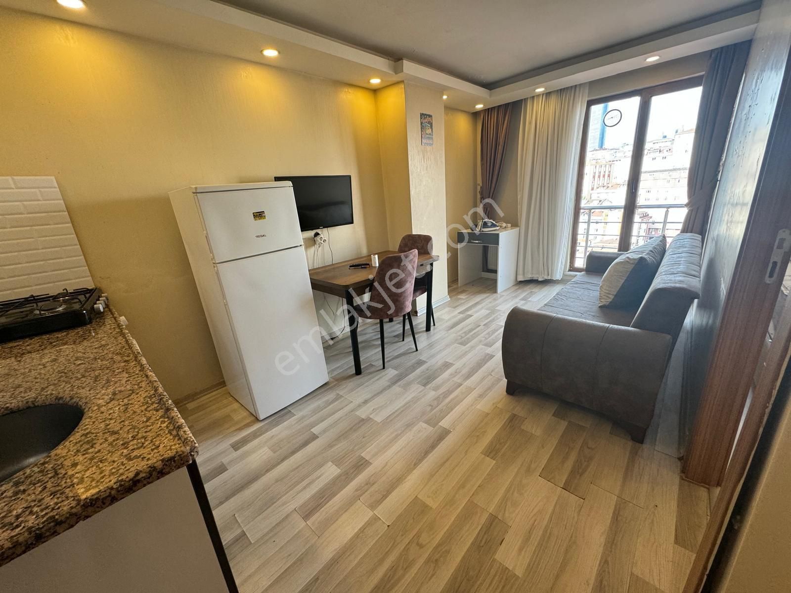 Metro-metrobüse 8-10dk Eşyalı Önü Açık 1+1 Daire