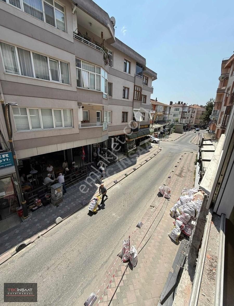 Kiralık Çarşıda 180 M2 4+1 Sıfır İşyeri&büro