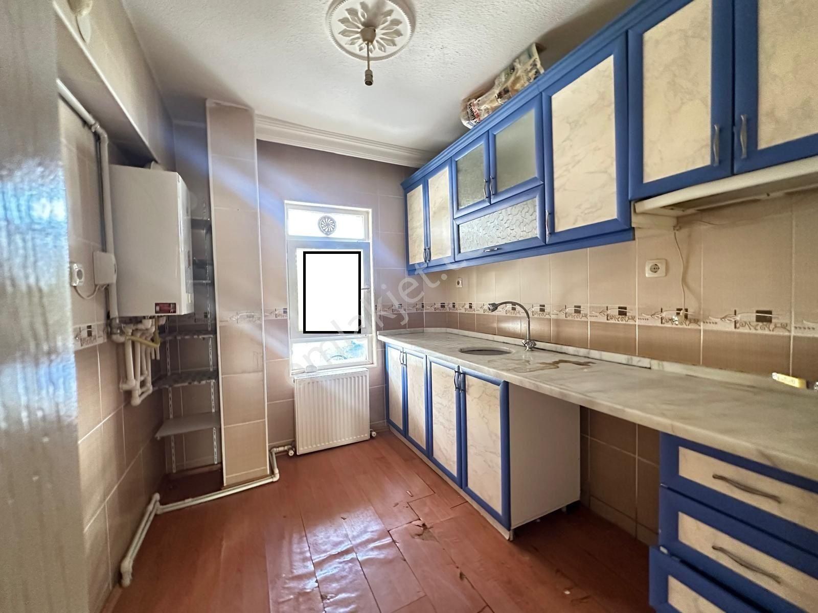 Engin Emlak'tan Merkezi Konumda G.cephe Uygun 2+1 Y.giriş Daire