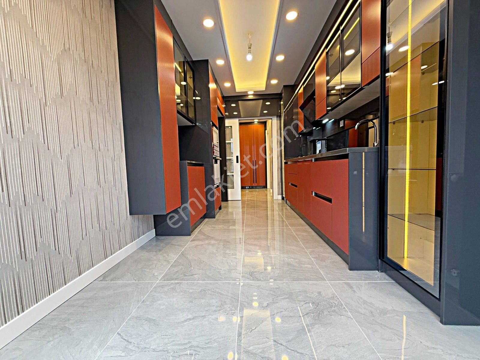 Oğuzlar Mah .3+1 Ara Katta Site İçerisinde Muhteşem Tasarımıyla Satılık Daire