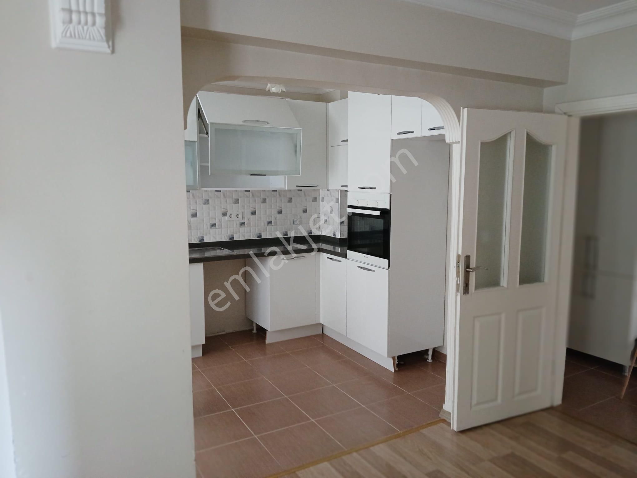 Gaziosmanpaşa Sipahiler Caddesinde 14 Yıllık Binada 3+1/110m2/1. Kat Satılık Daire