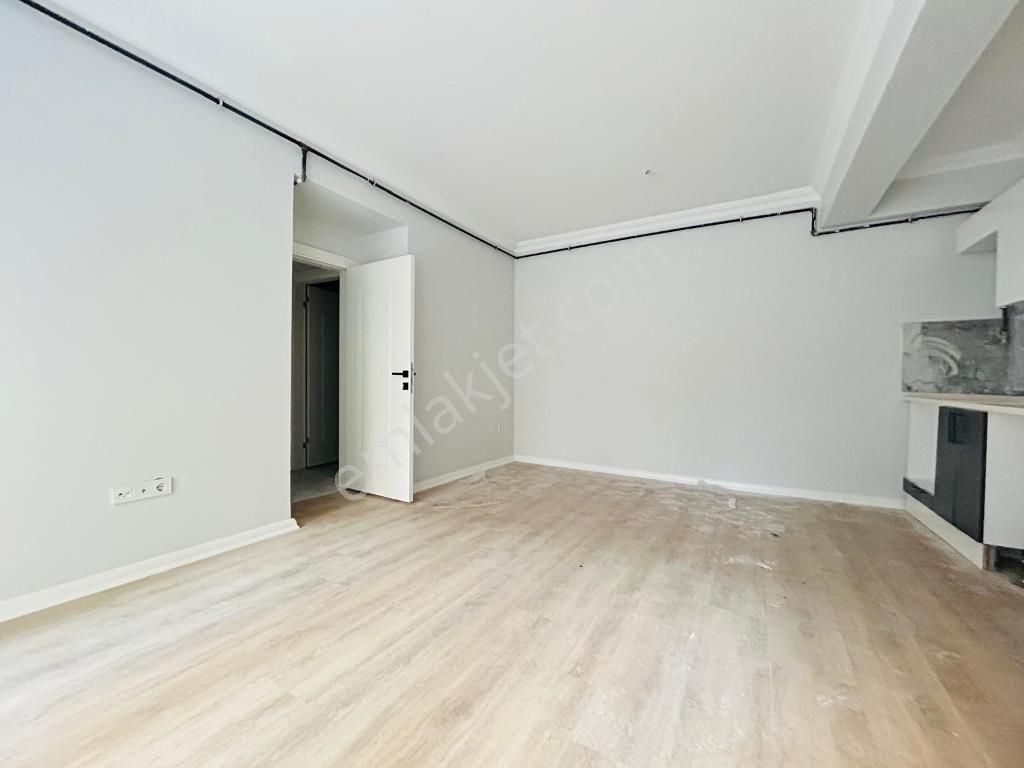 Kaçmaz'dan Sıfır Muhteşem Bahçe Teraslı Otoparklı 2+1 - Görsel 4