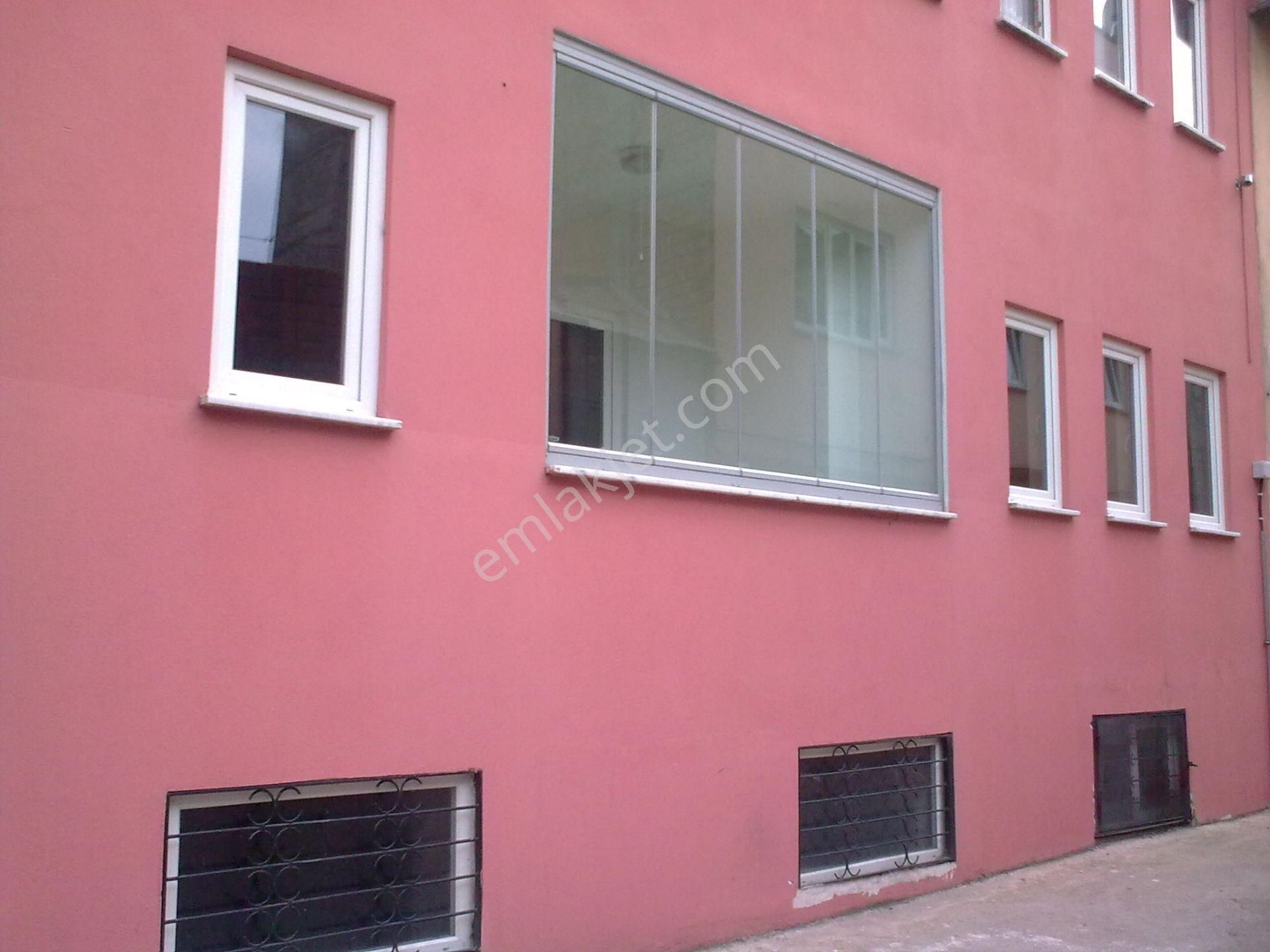 Boztepe Mahallesinde Caddeye Yakın Satılık Geniş 4+1 Daire