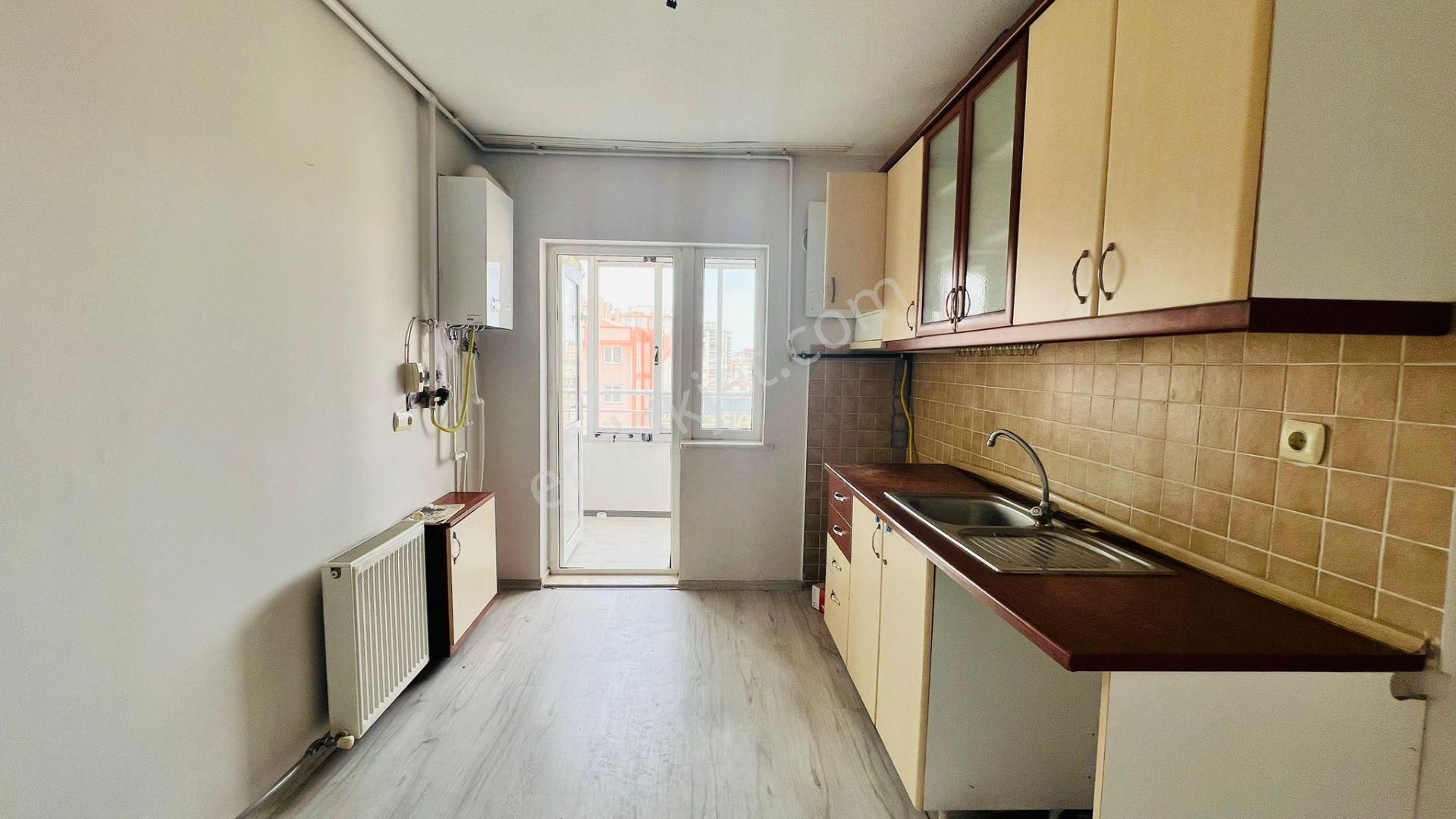 Toki Girişi 112 M2 Pazaryeri Karşısı Ful Yapılı Satılık Daire