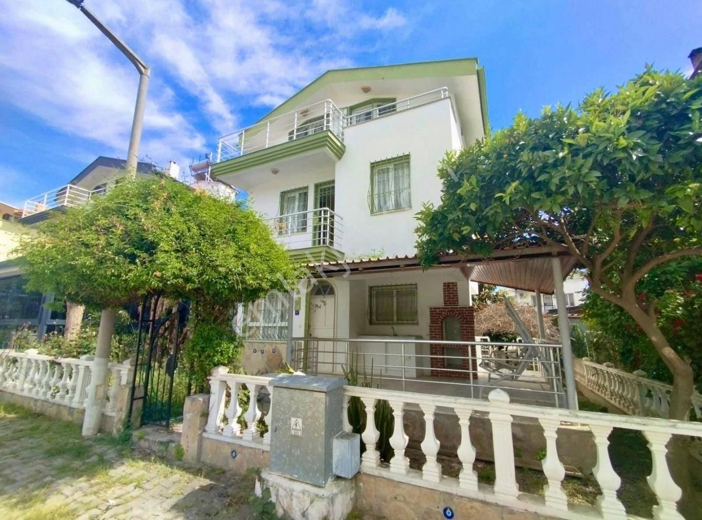 Kuşadası'nda Denize Yakın Ferah Tekmüs'teki Satılık