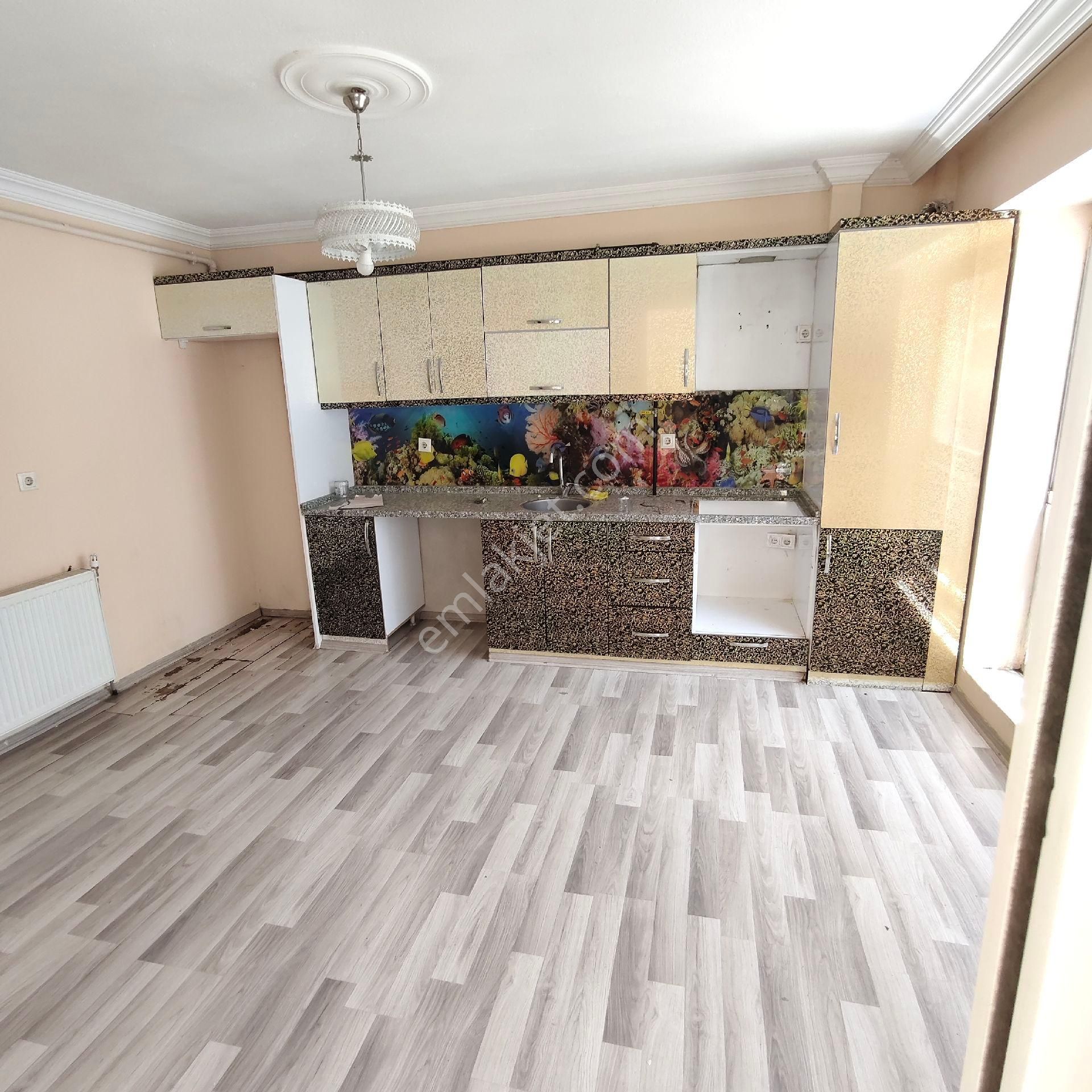 Ara Kat Cam Balkonlu Yeni Daire