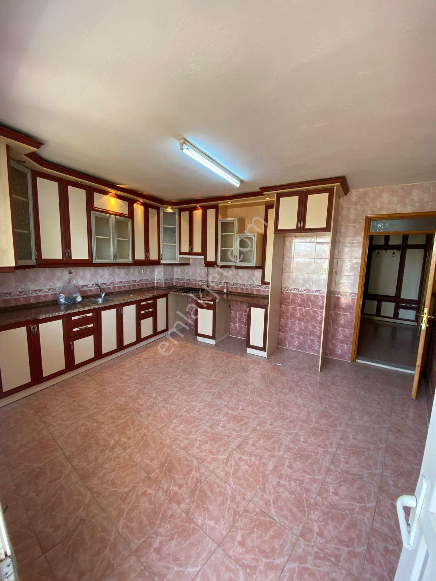 Lidya Group'dan Manisa Alaşehir Beşeylül Mahallesi'nde 2+1 Kiralık Geniş Aile Dairesi